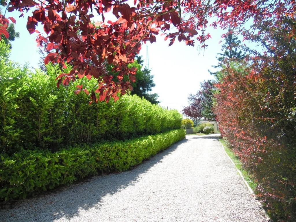 Le Clos Des Tuileries Montholon Exterior foto